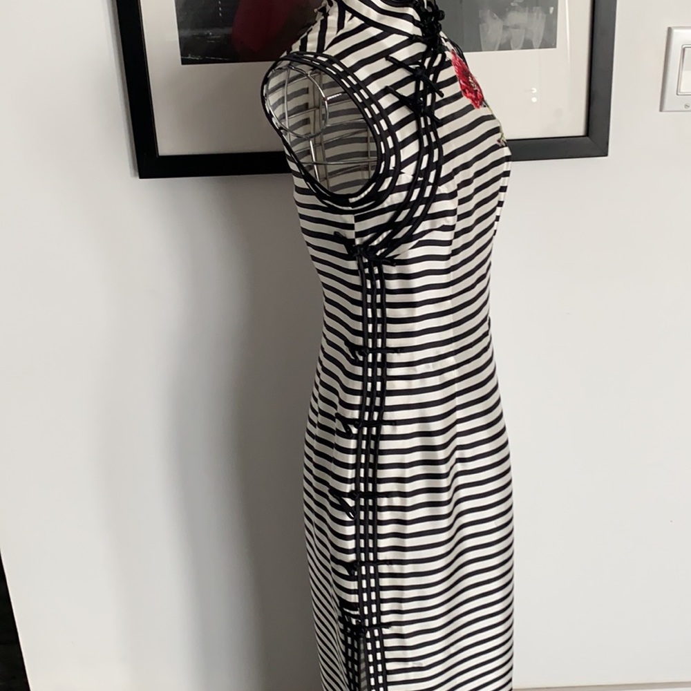 silk dress - Picture 2 of 8